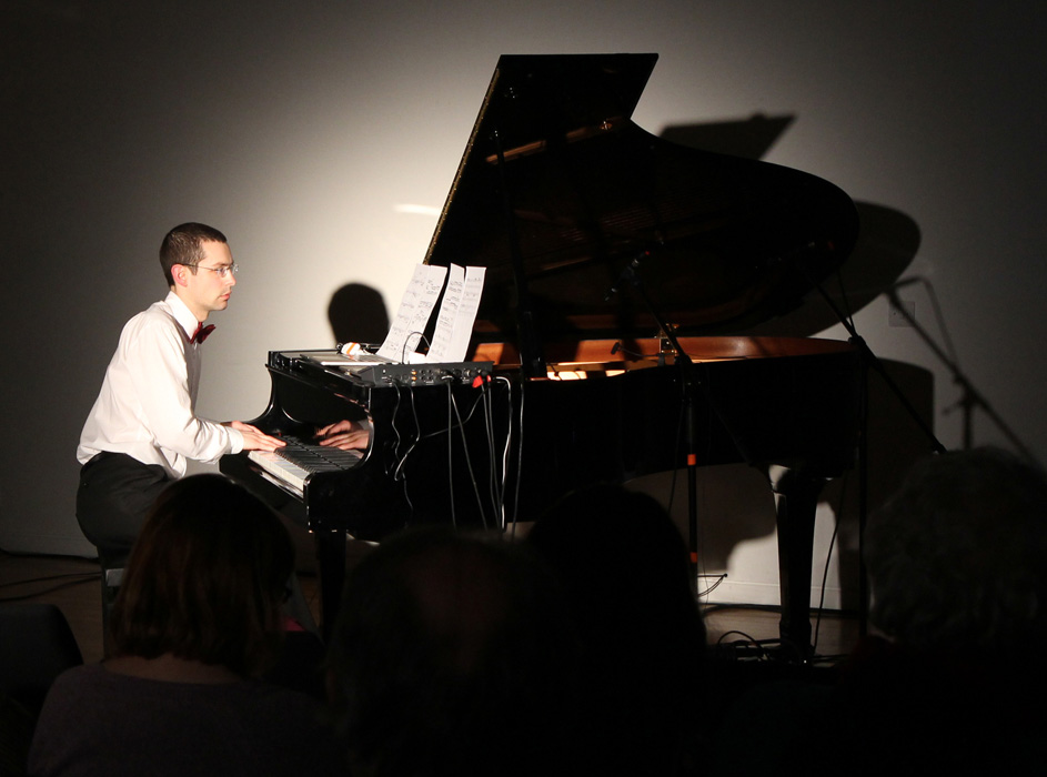 Nick Collins playing Matthew Warren's 'Three Expressions'